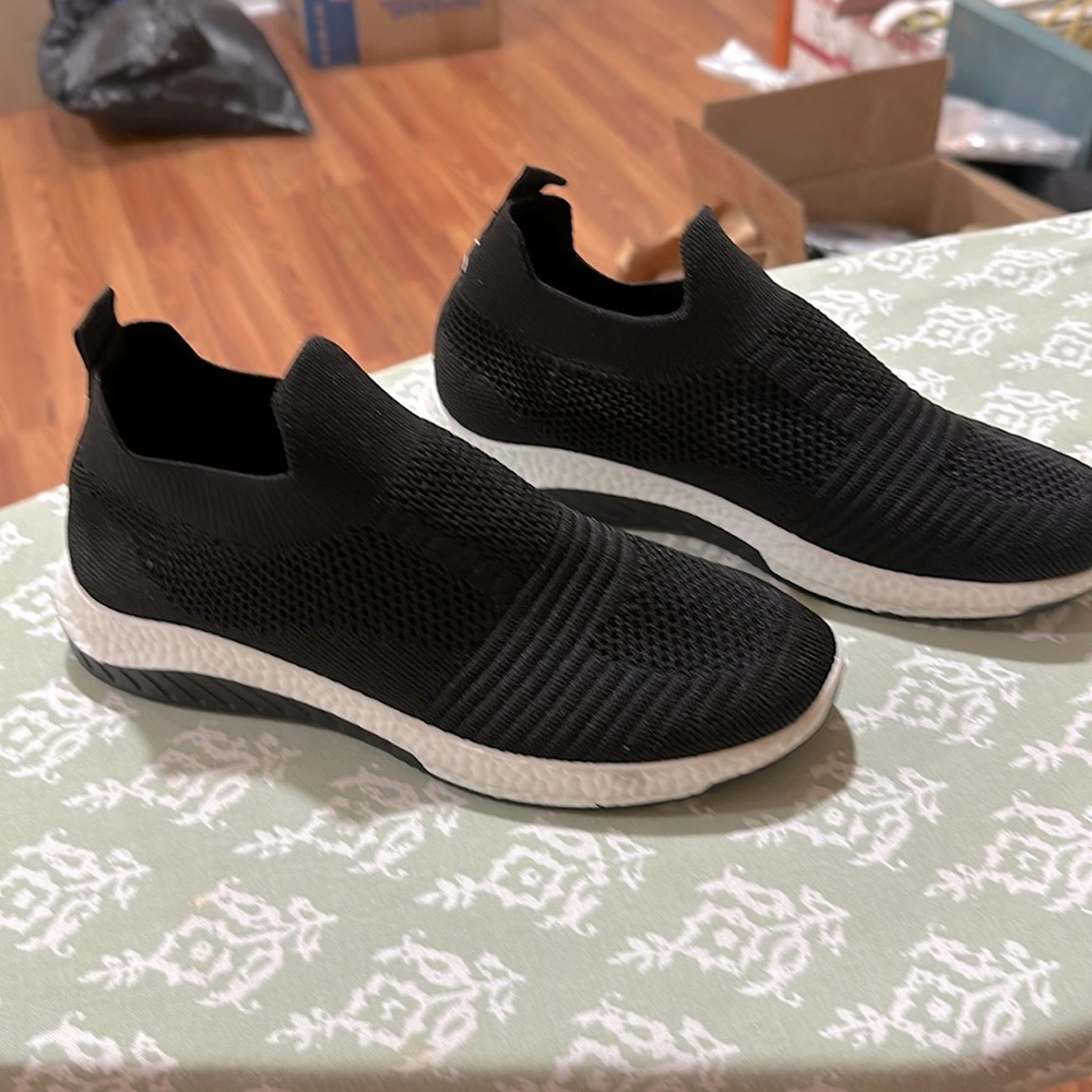 Women’s Easy Slip on Sneakers